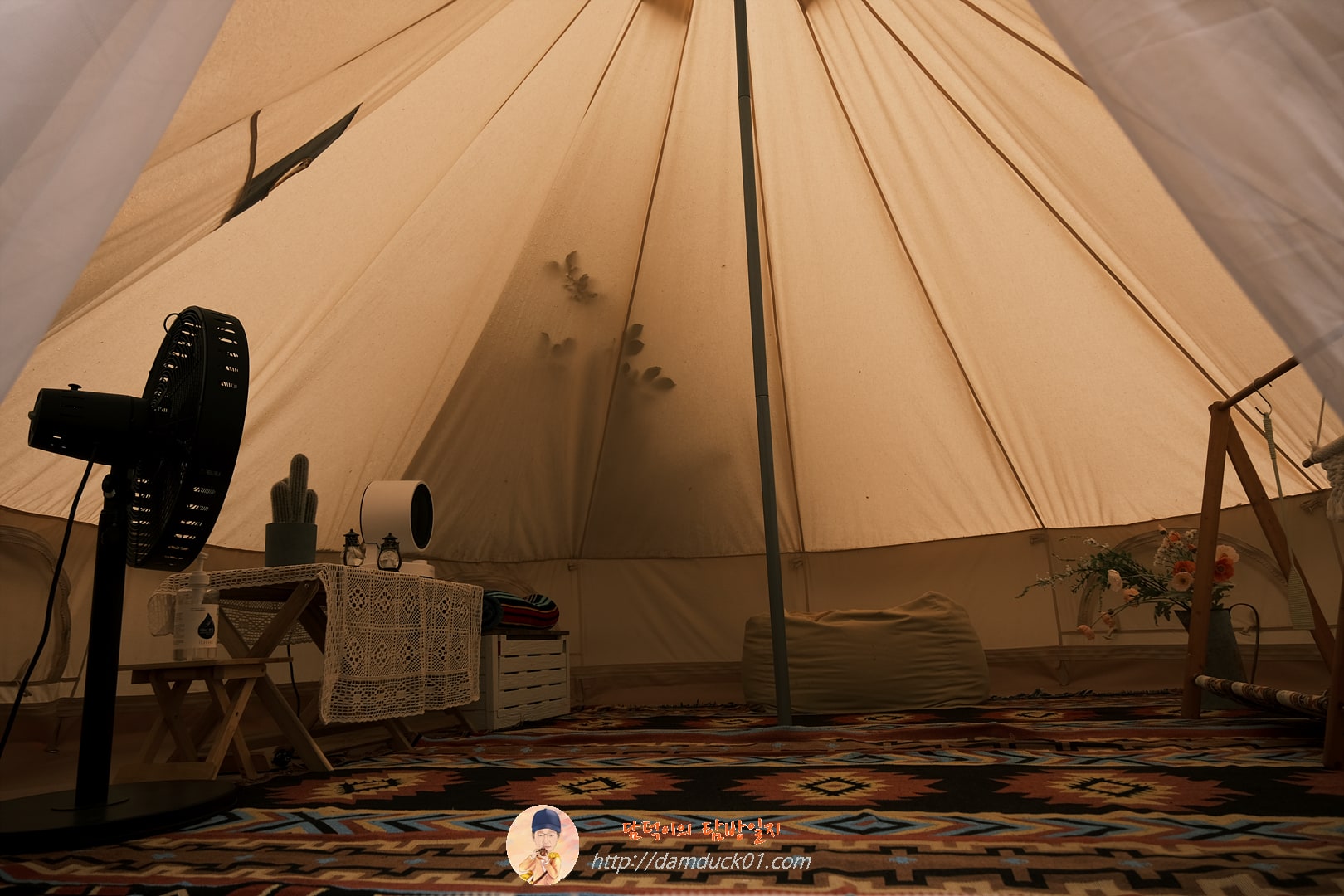 풍사니랑 글램핑장 텐트 안