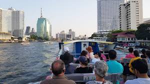 수상 유람선타는 사진