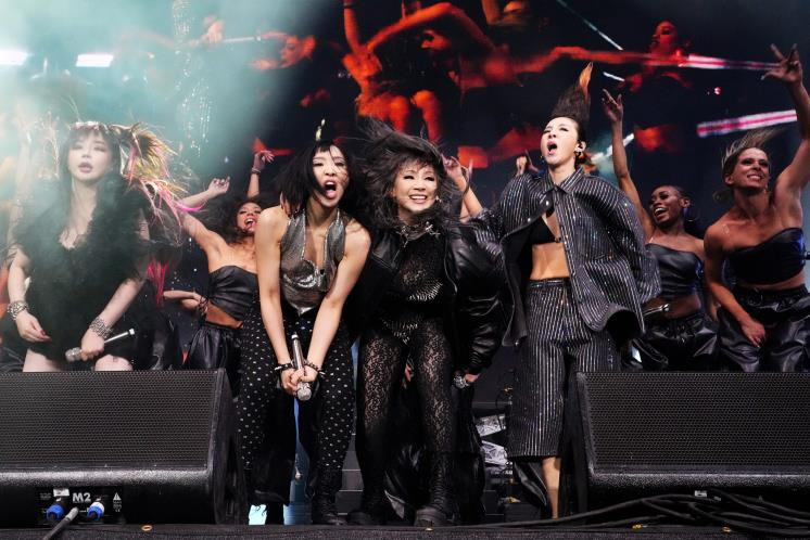 2NE1