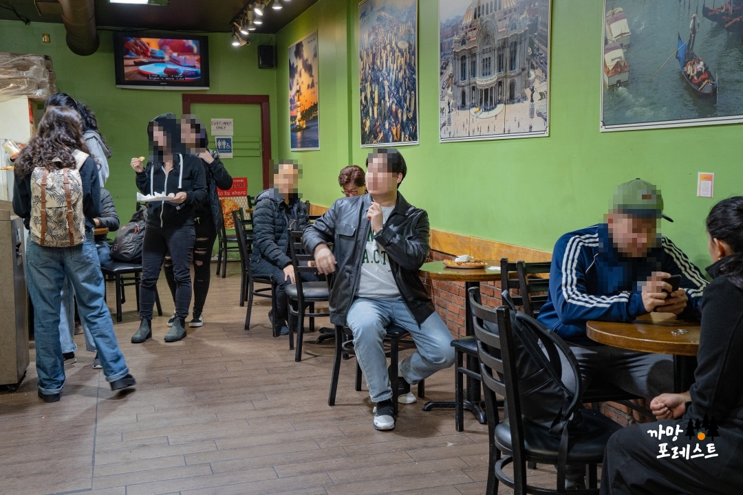 캐나다 밴쿠버 거리 피자 내부