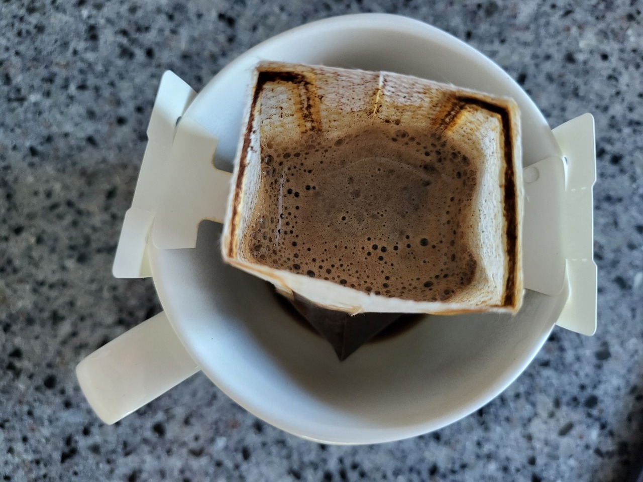 김녕에 사는 김영훈 핸드 드립 일회용 커피 내리기