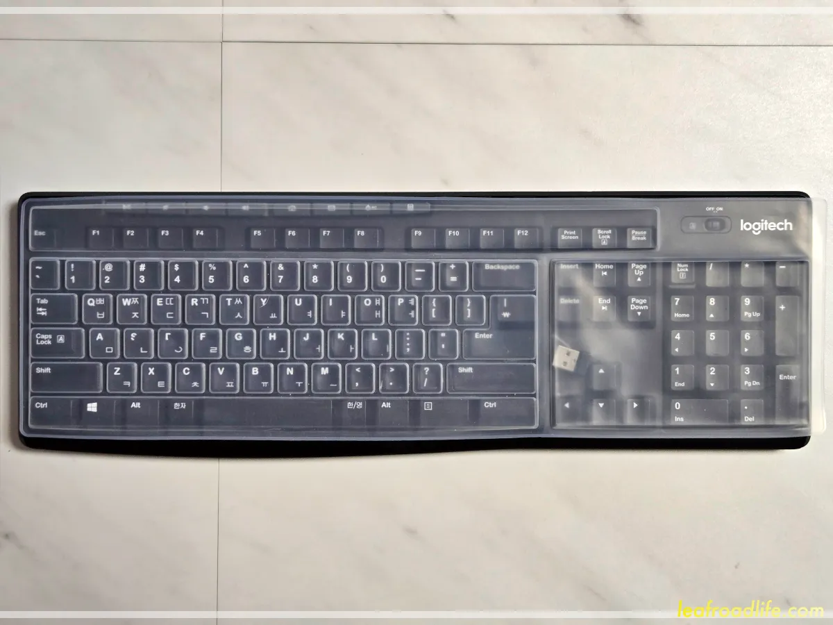 다이소-키보드커버-씌운-로지텍-키보드