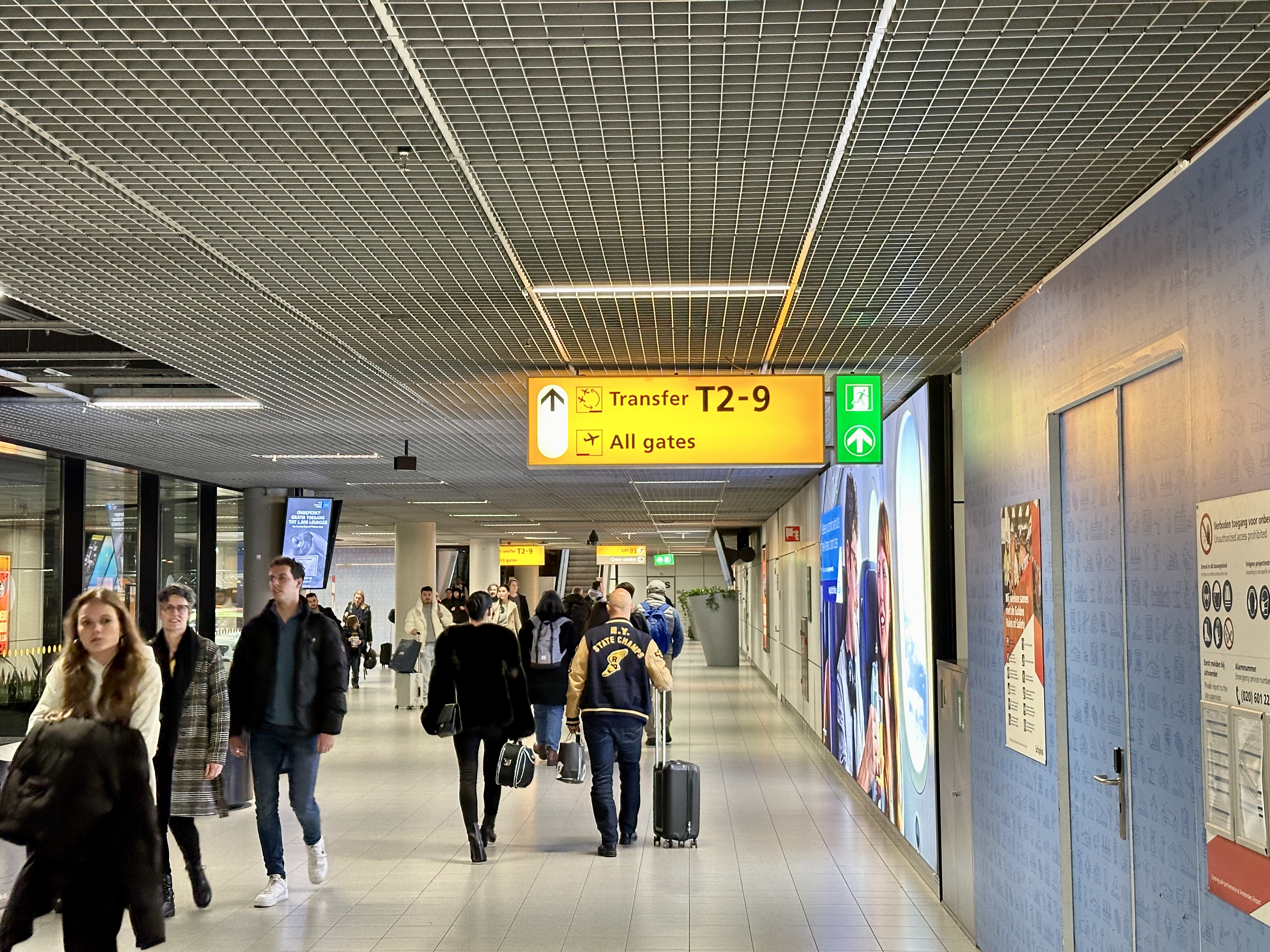 암스테르담 공항 면세점 가는길