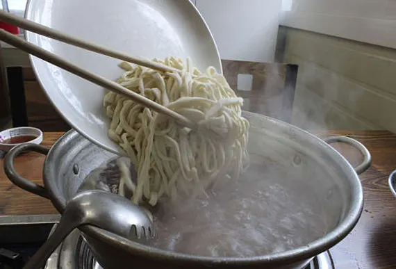 박승광해물손칼국수 본점