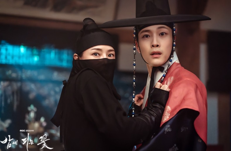 밤에 피는 꽃 웹툰&amp;#44; OTT&amp;#44; 줄거리&amp;#44; 등장인물