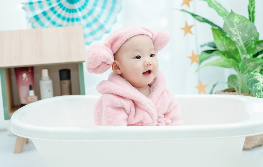 아기 목욕사진