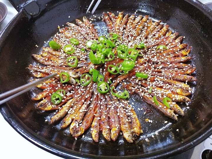 진심 가득 건강 담은 맛 철원 한탄강 주상절리 맛집 추천 생방송투데이 청정지역 상류에서 갓잡은 자연산 잡고기로 끓이는 매운탕 메기매운탕 어탕국수 도리뱅뱅 오늘방송 보고 먹고 즐기고 쓰리고