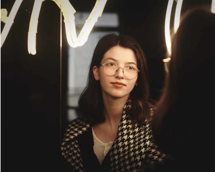 어깨 기울어진 자세