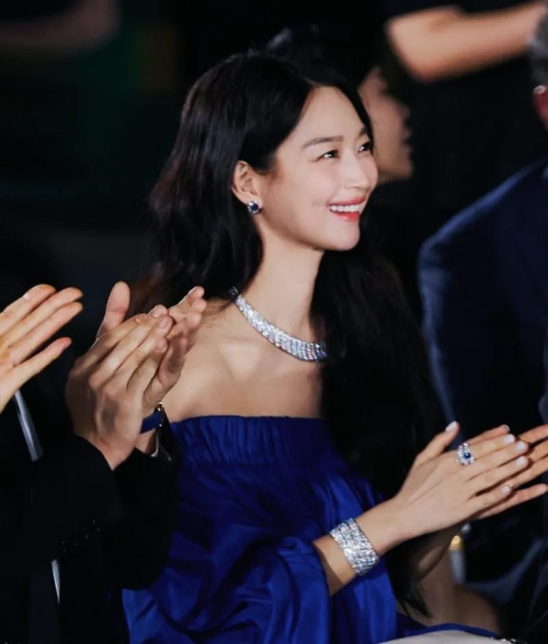 루이비통 하이 주얼리, 루이비통 버츄어시티 컬렉션, 신민아 화보, 신민아 루이비통, 고소영 패션, 고소영 동안 비결, 다이아몬드 반지 추천, 오프숄더 드레스 코디, 하이 주얼리 스타일링, 40대 여성 하이 주얼리, 명품 주얼리 브랜드, 셀럽 착용 주얼리, 공유 수트핏, 공유 공식석상 패션, 명품 수트 코디법, 신민아 공유 루이비통, 공유 신민아 투샷, 루이비통 커플 화보, 남녀 하이 주얼리 스타일링