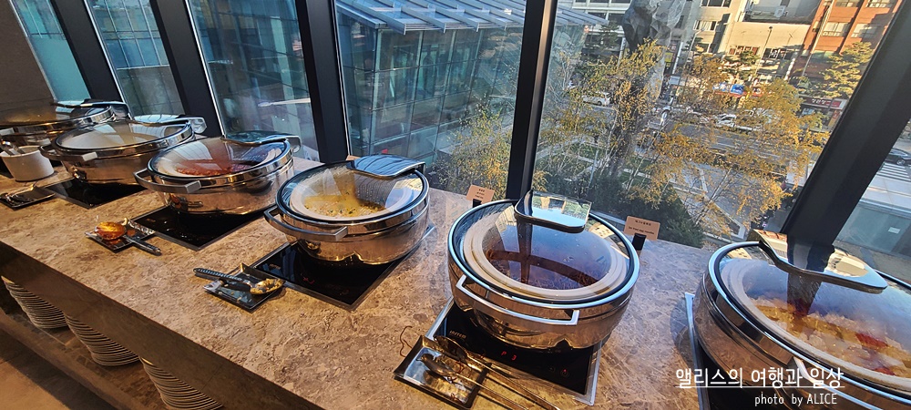 포포인츠 바이 쉐라톤 명동 부대시설 후기 이볼루션 뷔페 레스토랑 조식 런치