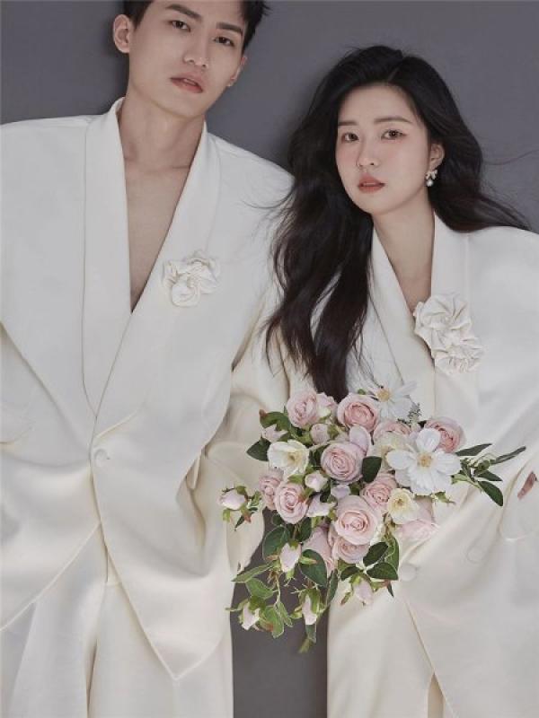 화이트정장 수트 커플룩 흰색정장웨딩촬영 셀프스냅-화이트 남성 의류