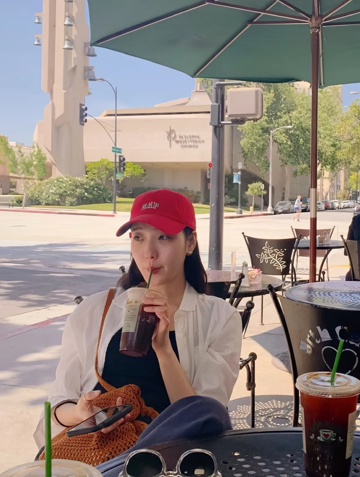 김고은&#44; 김고은 왓츠인마이백&#44; 왓츠 인 마이 백&#44; 김고은 가방&#44; 샤넬 22백&#44; 샤넬 앰버서더&#44; 김고은 패션&#44; 김고은 스타일&#44; 내추럴 시크&#44; 셀럽 스타일&#44; 여자 연예인 가방