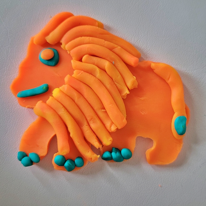 아들과 함께 플레이도우로 만든 사자.