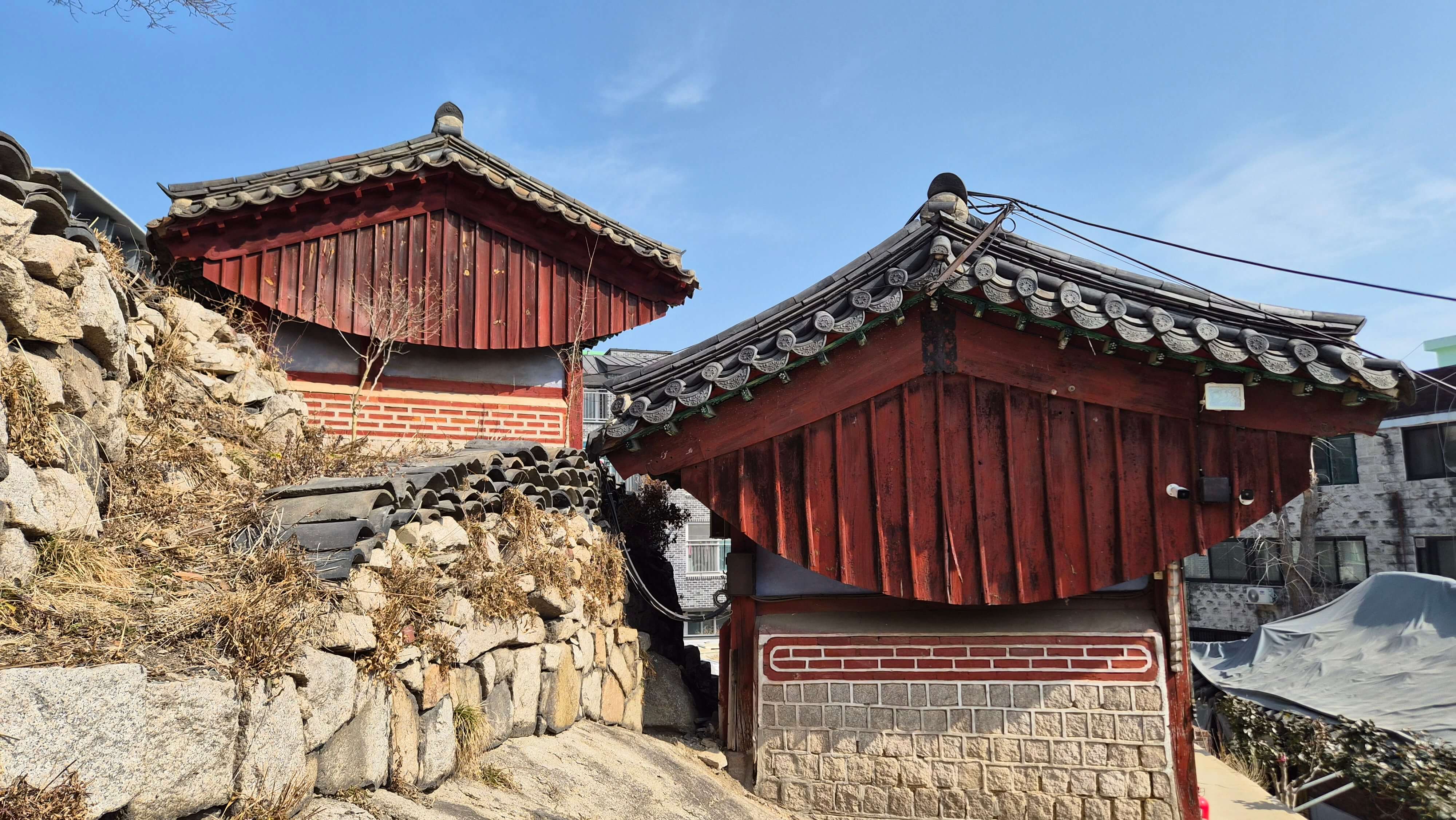 서울 안양암 : 도심 속 거대한 마애불의 미소 낙산 위 고즈넉한 기도도량