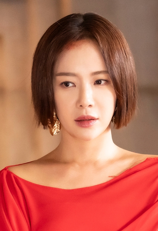 금라희(황정음)