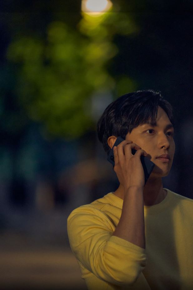 This is [스마트폰을 떨어뜨렸을 뿐인데]