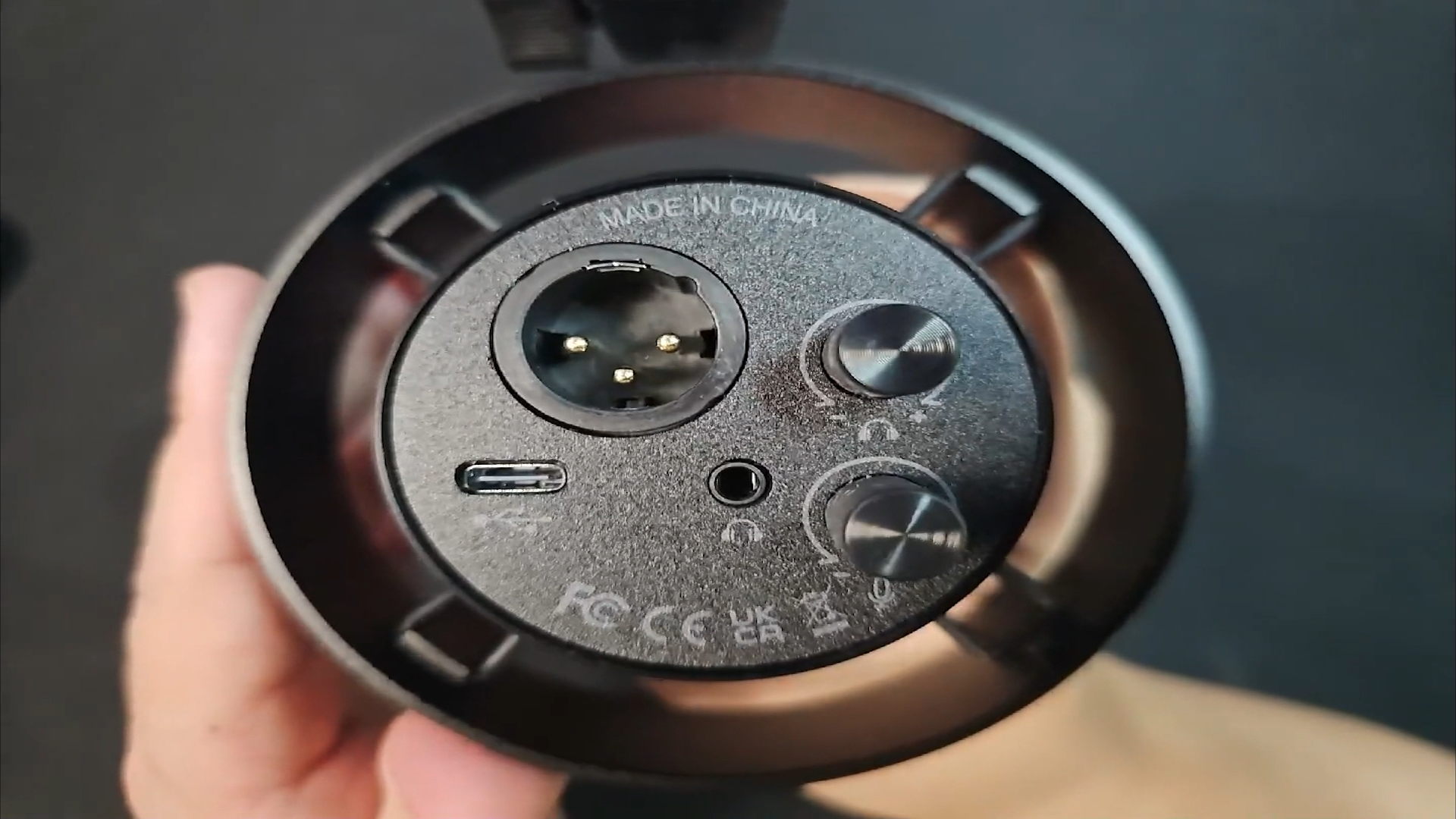 Fifine K688 다이나믹 마이크 개봉기 - 마이크 후면 입력 부분 설명 사진