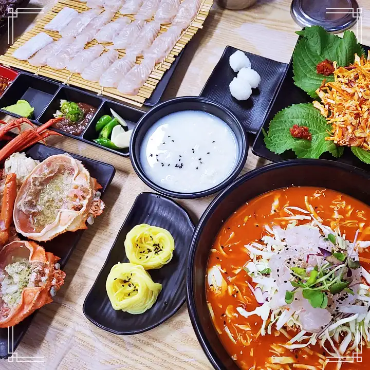 진심 가득 건강 담은 맛 강릉 경포대 강문해변 맛집 추천 생방송투데이 홍게 붉은 대게 속초 주문진 선주 직판 공수 물회 횟집 오늘방송 고수뎐