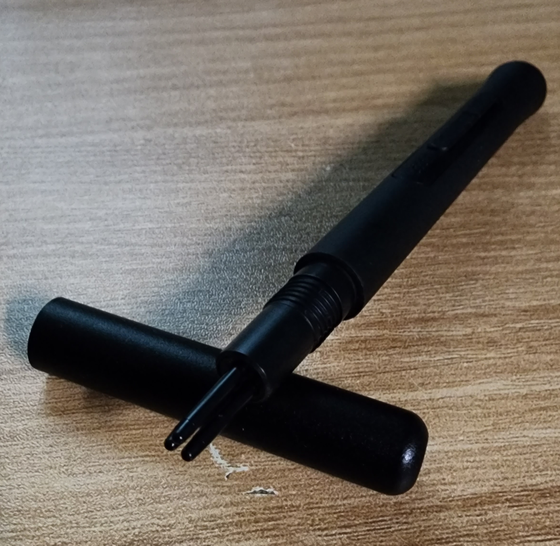 와콤(WACOM) 테블릿 인튜어스(Intuos) 펜촉 위치