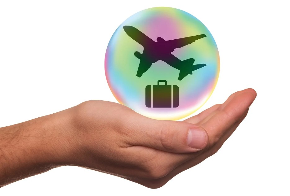 여행자를 보호해주는 보험의 손 이미지