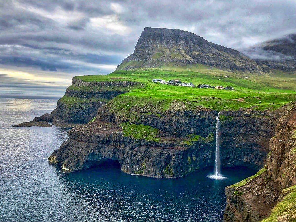 페로제도의 세계 최초의 해저터널 교차로 VIDEO: Faroe Islands: The World’s First Undersea Roundabout: