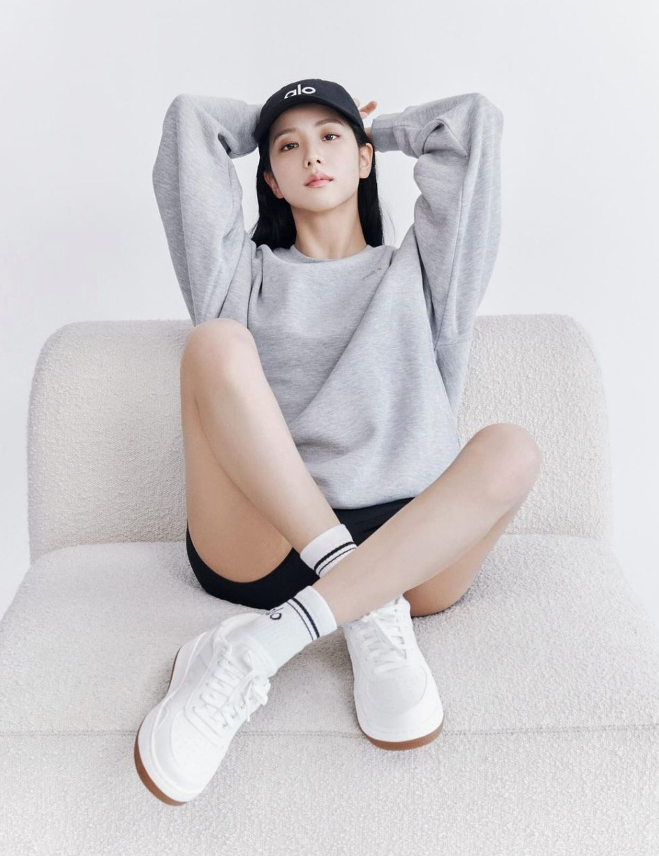알로요가 착용한 블랙핑크 지수