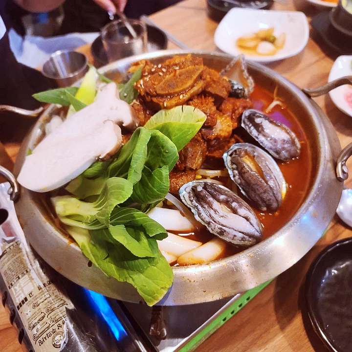 돈쭐내러왔습니다 전복 갈비찜 해신탕 소갈비찜 먹방 조권 60kg 도전 강서구 까치산역 맛집 이영자 2AM 조권 방송 소개