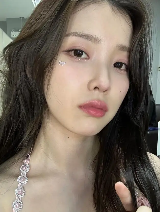 아이유 IU 프로필 갤러리ㅣ노래 음악 mbti 인스타 유튜브