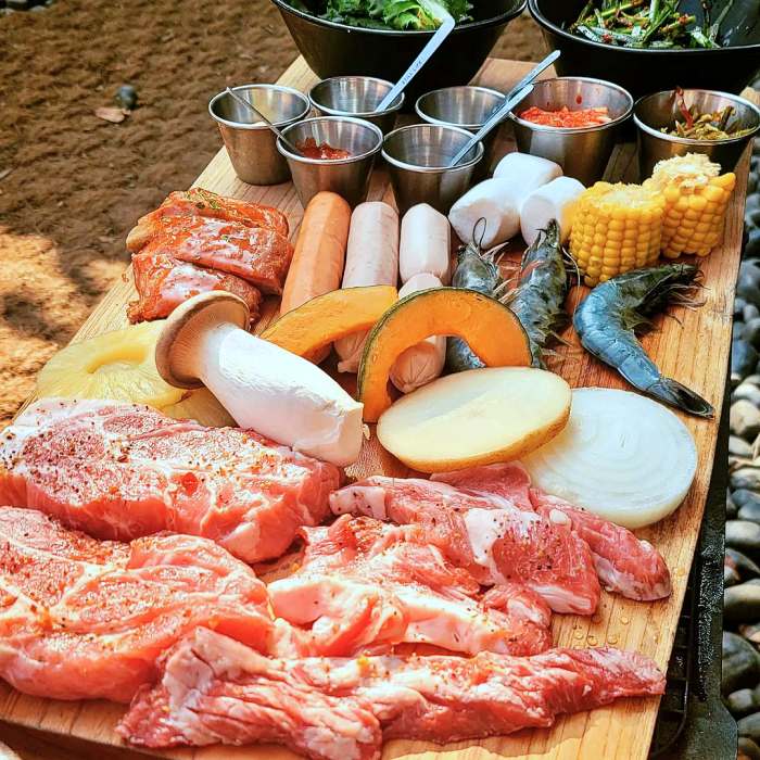 생방송투데이 하남 검단산 직접 기르고 도축 캠핑 텐트 돼지고기 모둠 바베큐 구이 맛집