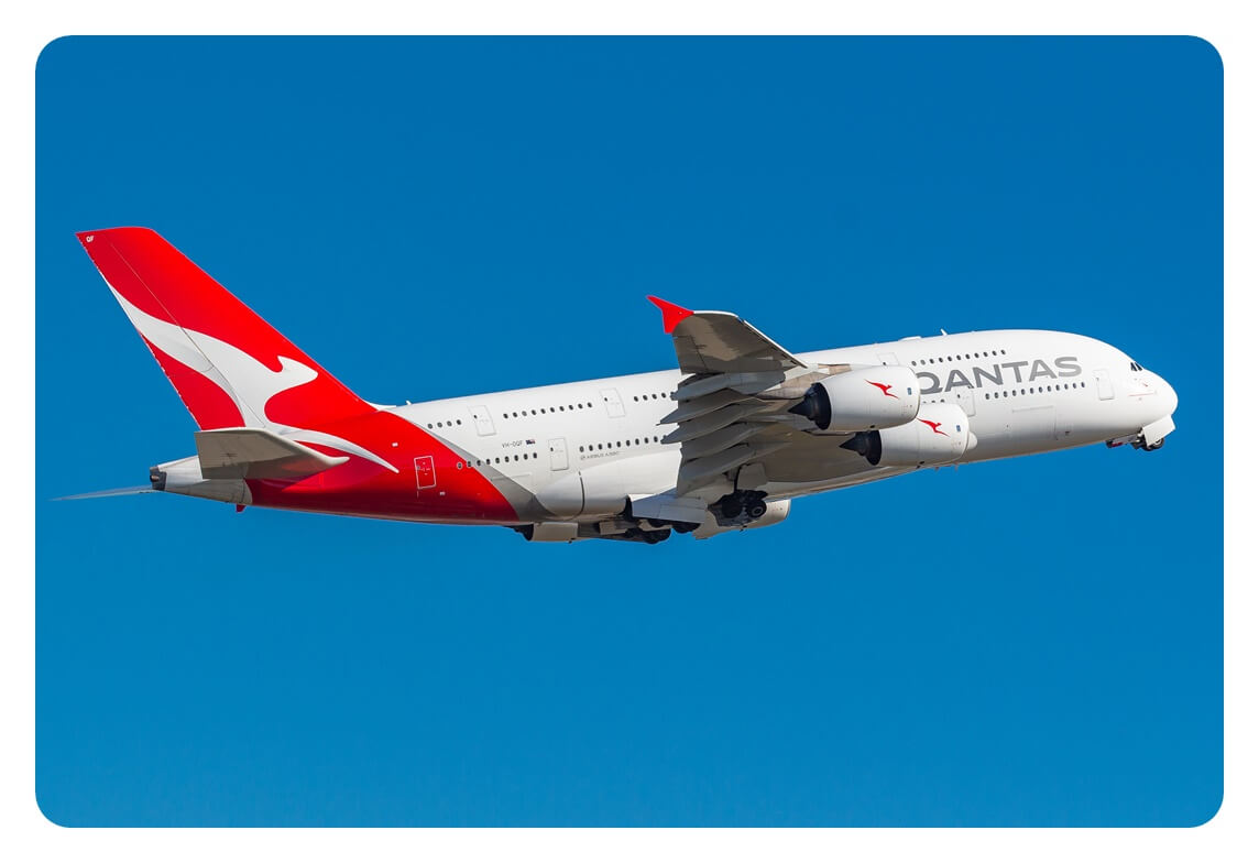 콴타스항공 Qantas의 A380-800 여객기가 비행을 하고 있는 모습을 찍은 사진