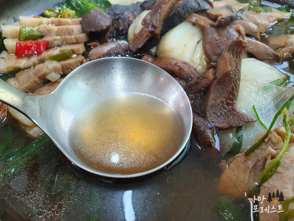 한솔가든 능이보쌈 육수