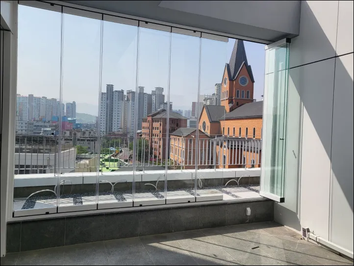 프레임리스 폴딩도어 시공 후 뷰