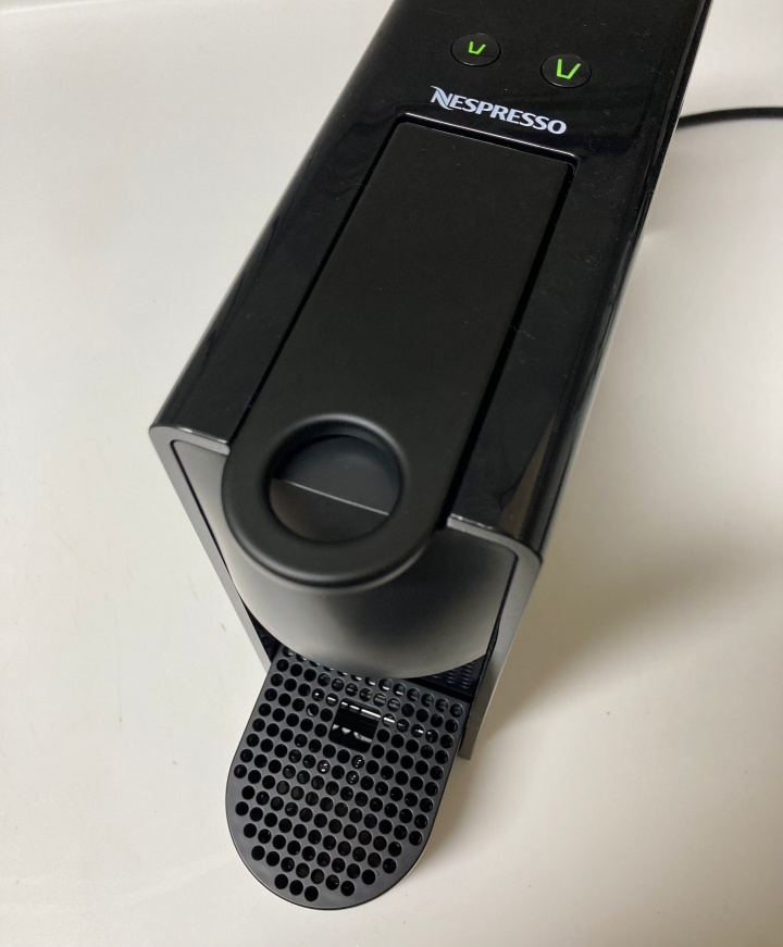 네스프레소 에센자 미니 윗 모습