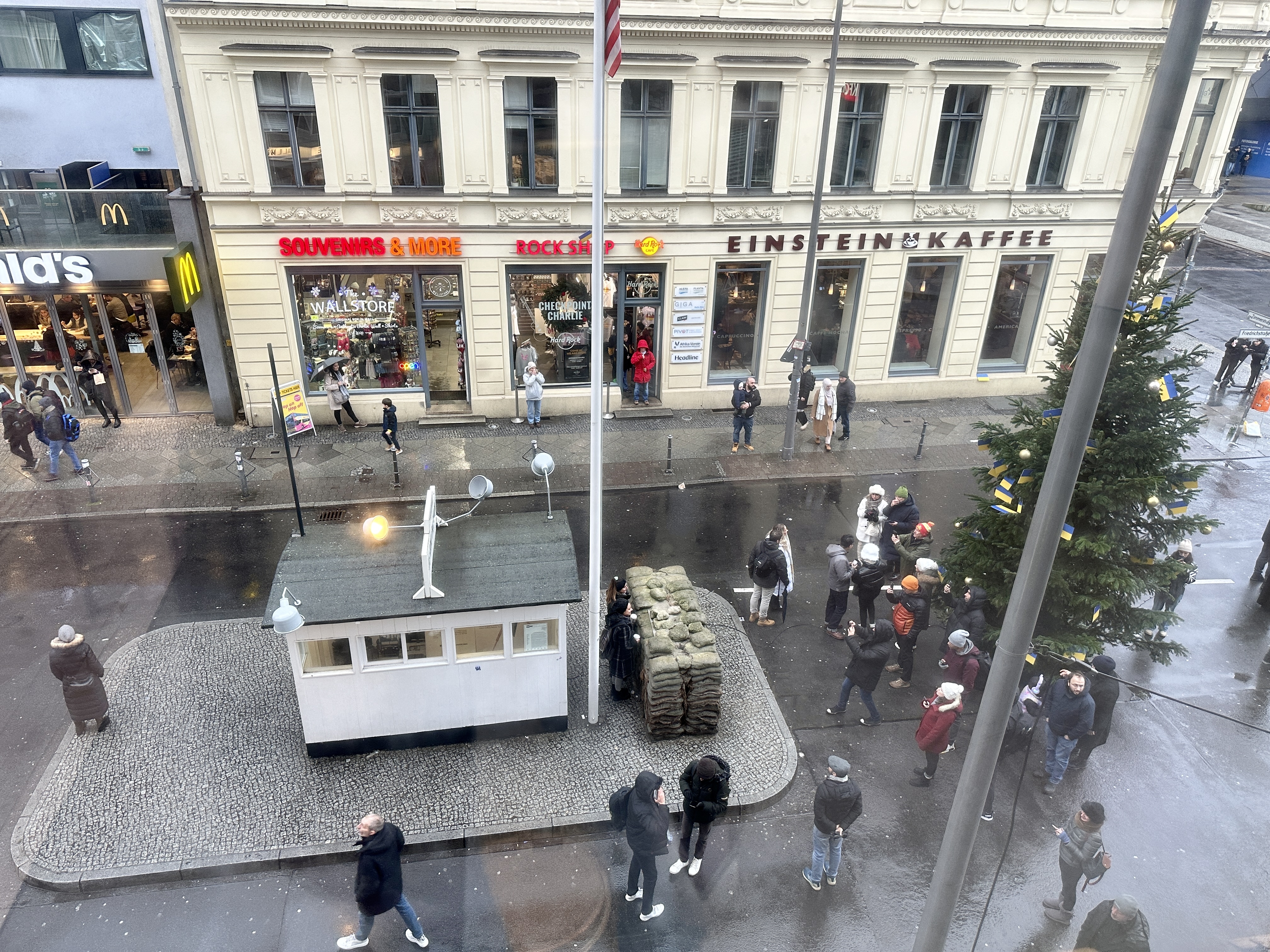 박물관에서 내려다본 체크포인트 찰리