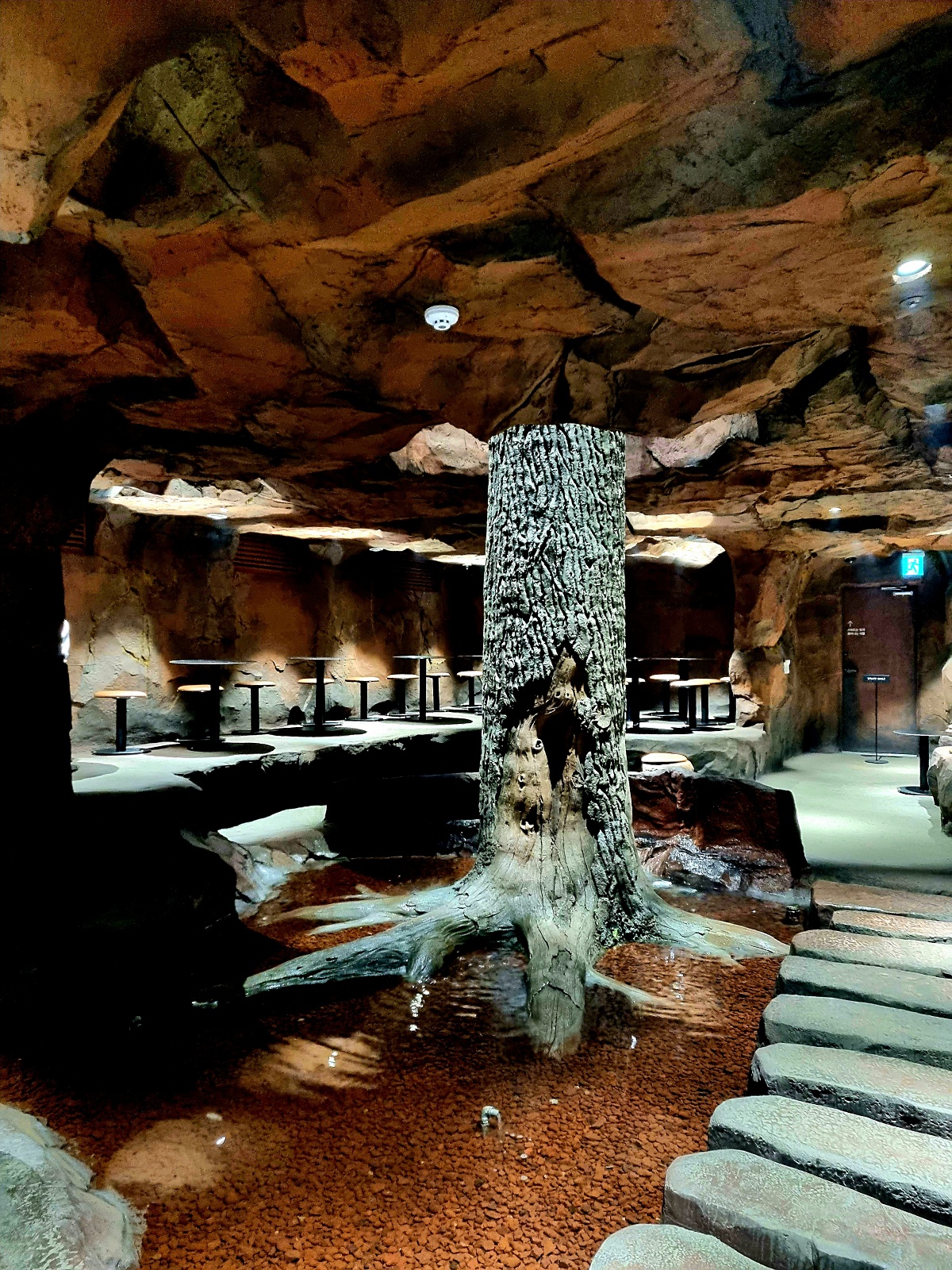 인천 핫플 영종도 을왕리 메이드림 카페: 전시&amp;#44; 공연&amp;#44; 다이닝&amp;#44; 베이커리로 즐기는 유니크한 매력