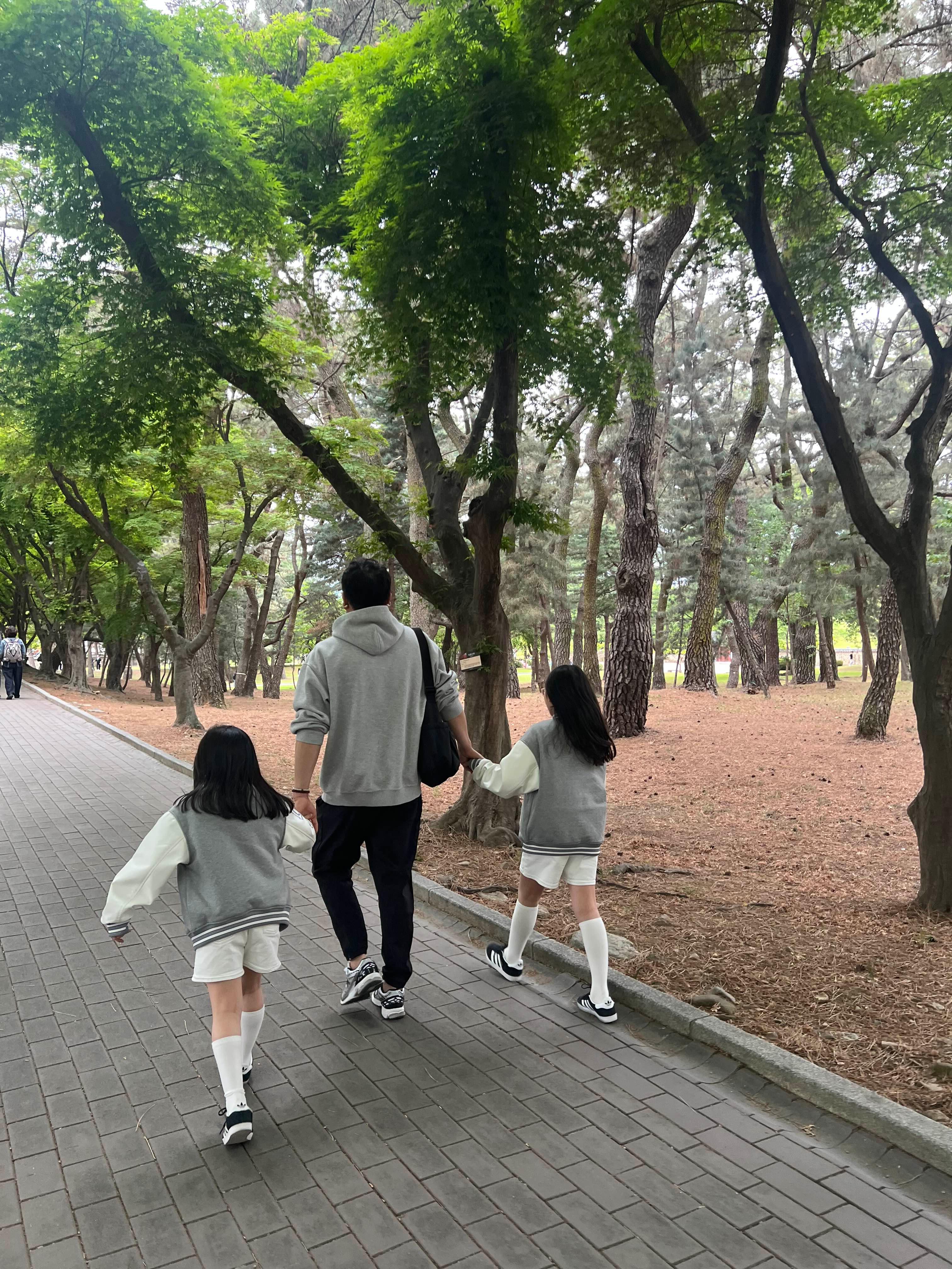 대릉원을 지나 천마총으로 가는길