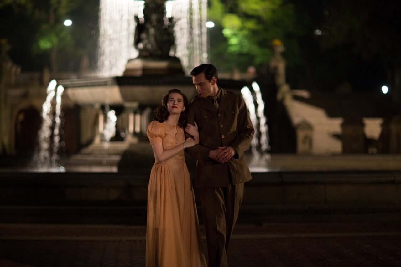 우나 오닐과 샐린저가 함께 걷는 모습