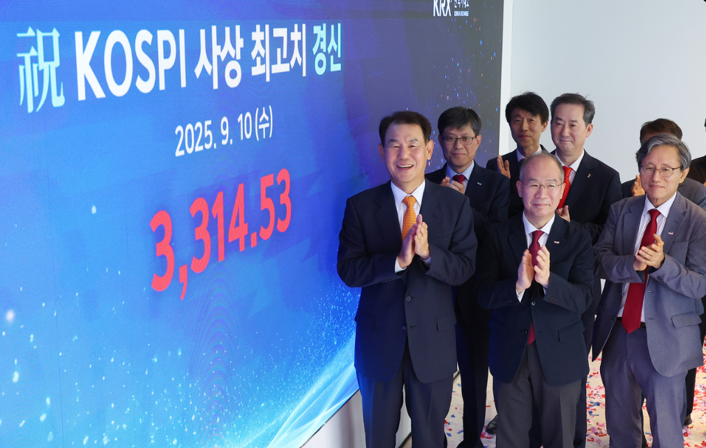 코스피 사상 최고치 돌파 - 외국인 매수 대형주 쏠림과 반도체 주도 순환매 시장 분석