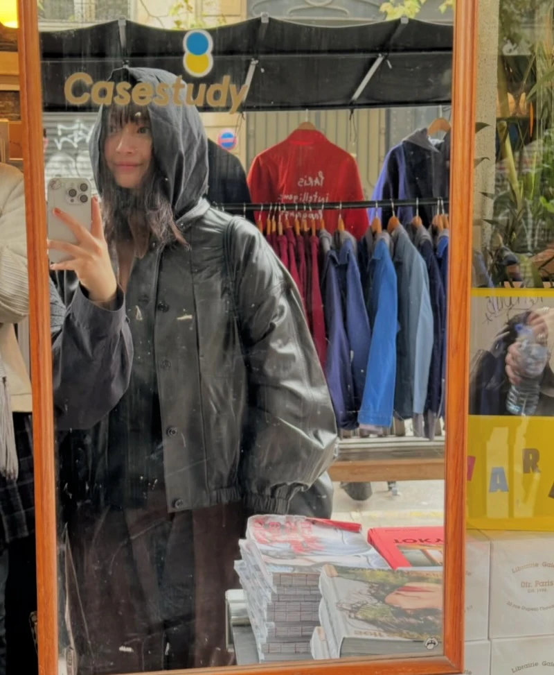 신민아, 루이비통, 신민아 루이비통, 신민아 패션, 신민아 드레스, 루이비통 앰버서더, 루이비통 하이 주얼리, 셀럽 패션, 셀럽 스타일, 마드리드 패션쇼, 실버 드레스, 시퀸 드레스, 연예인 공항패션