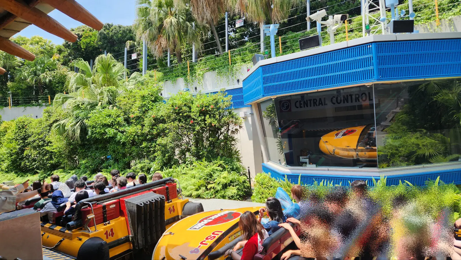 보트-위-사람들