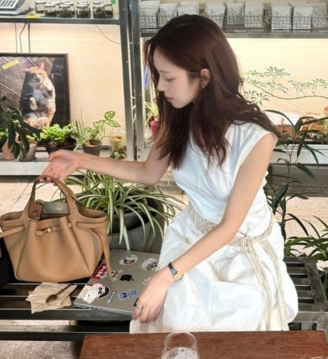 30대 출근가방 하트시그널 김지영 토리버치