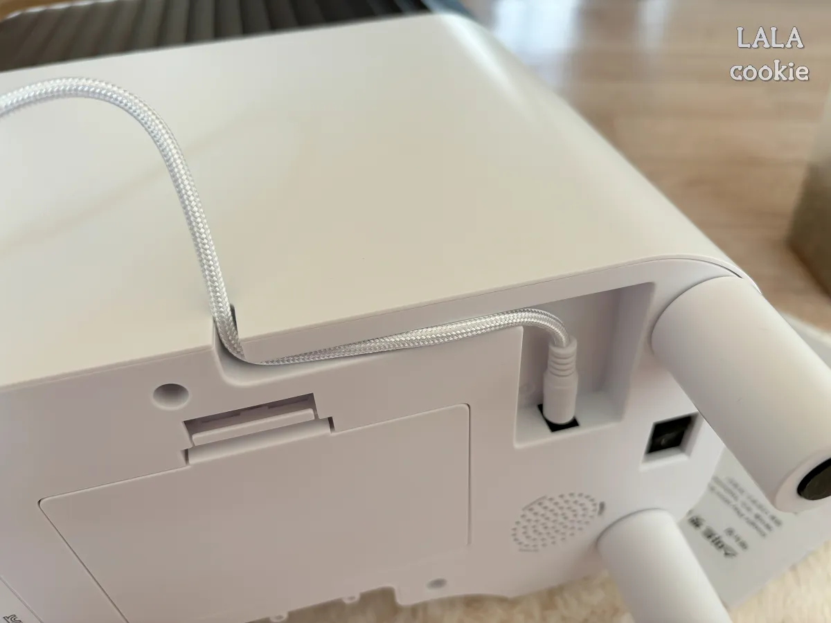 고양이-자동급식기-전원-케이블-정리