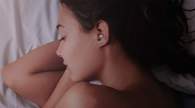 솜니버즈는 폼 이어팁을 사용해 편안함 착용감을 제공하고 수면 중 소음을 차단해 준다.