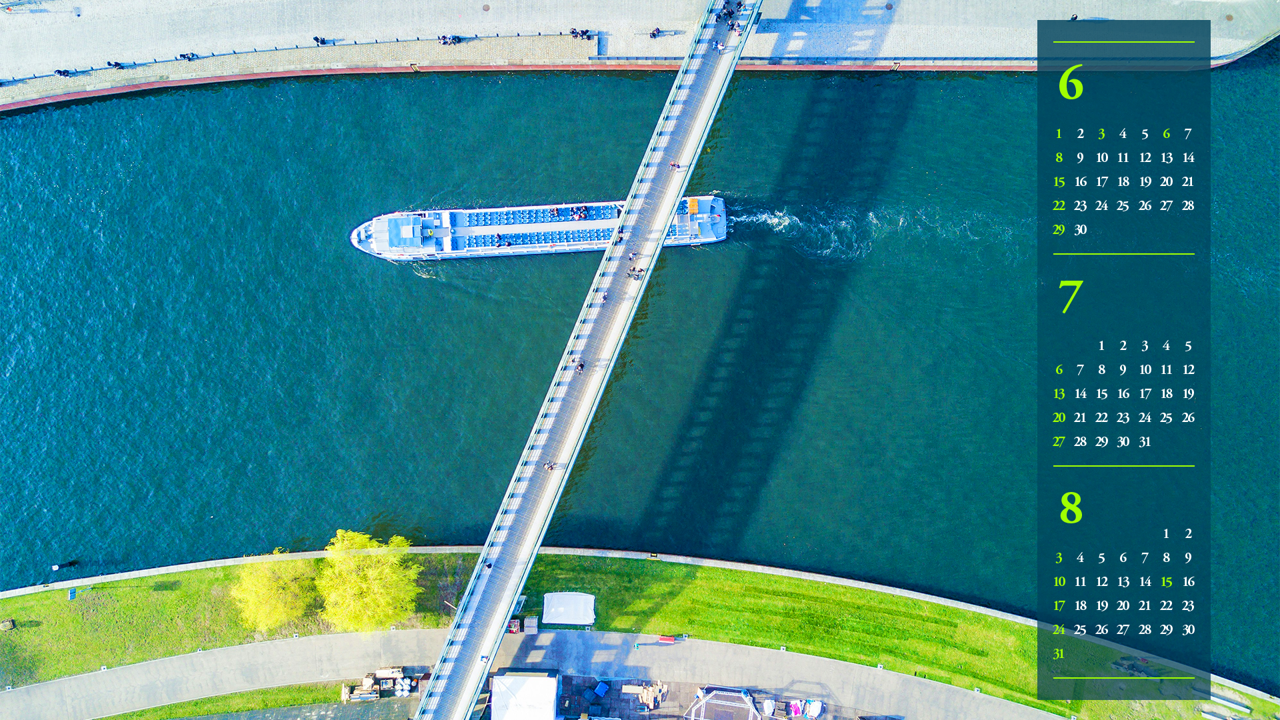 04 다리 밑을 지나는 유람선 B - 2025년7월 노트북배경화면