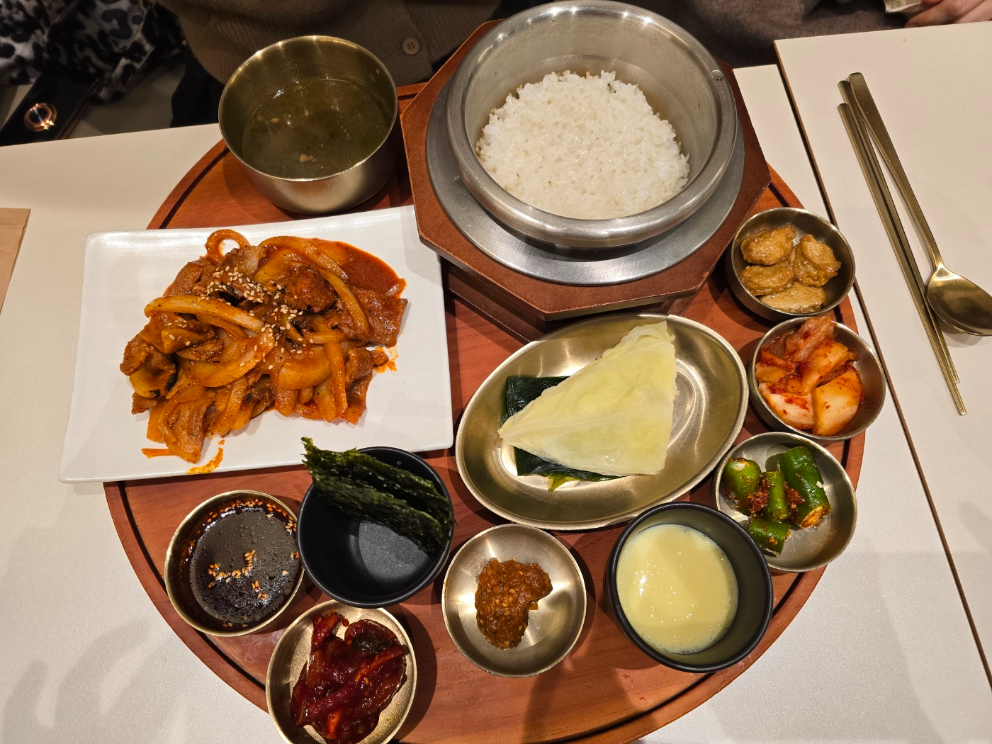 제육볶음솥밥반상