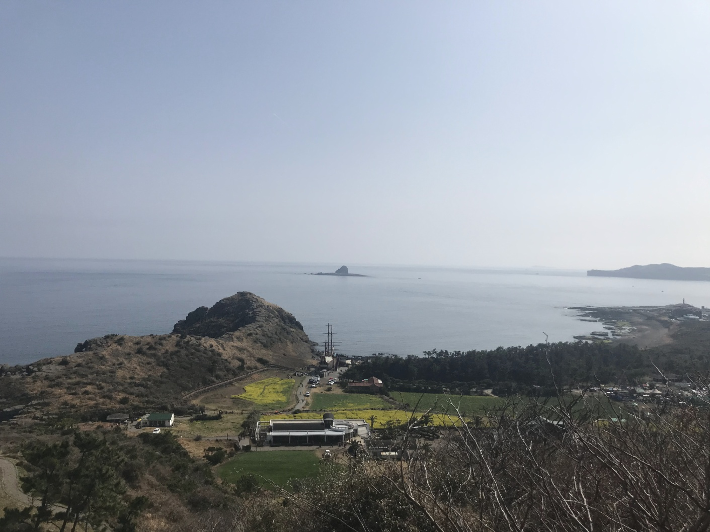 소색채본 카페 전경