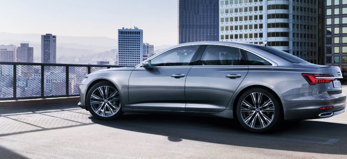 옥상-주차장에-정차된-A6