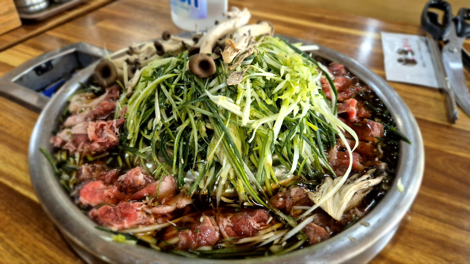 파채가 가득 올라간 소불고기