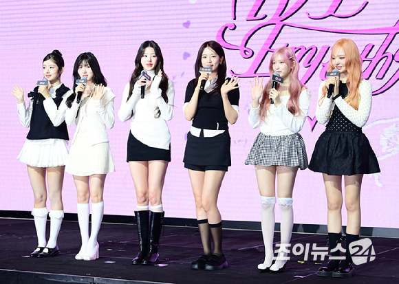 그룹 아이브(IVE)가 3일 오후 서울 영등포구 콘래드 서울에서 열린 세 번째 미니 앨범 '아이브 엠파시(IVE EMPATHY)' 발매 기념 기자간담회에 참석하고 있다. [사진=정소희 기자]