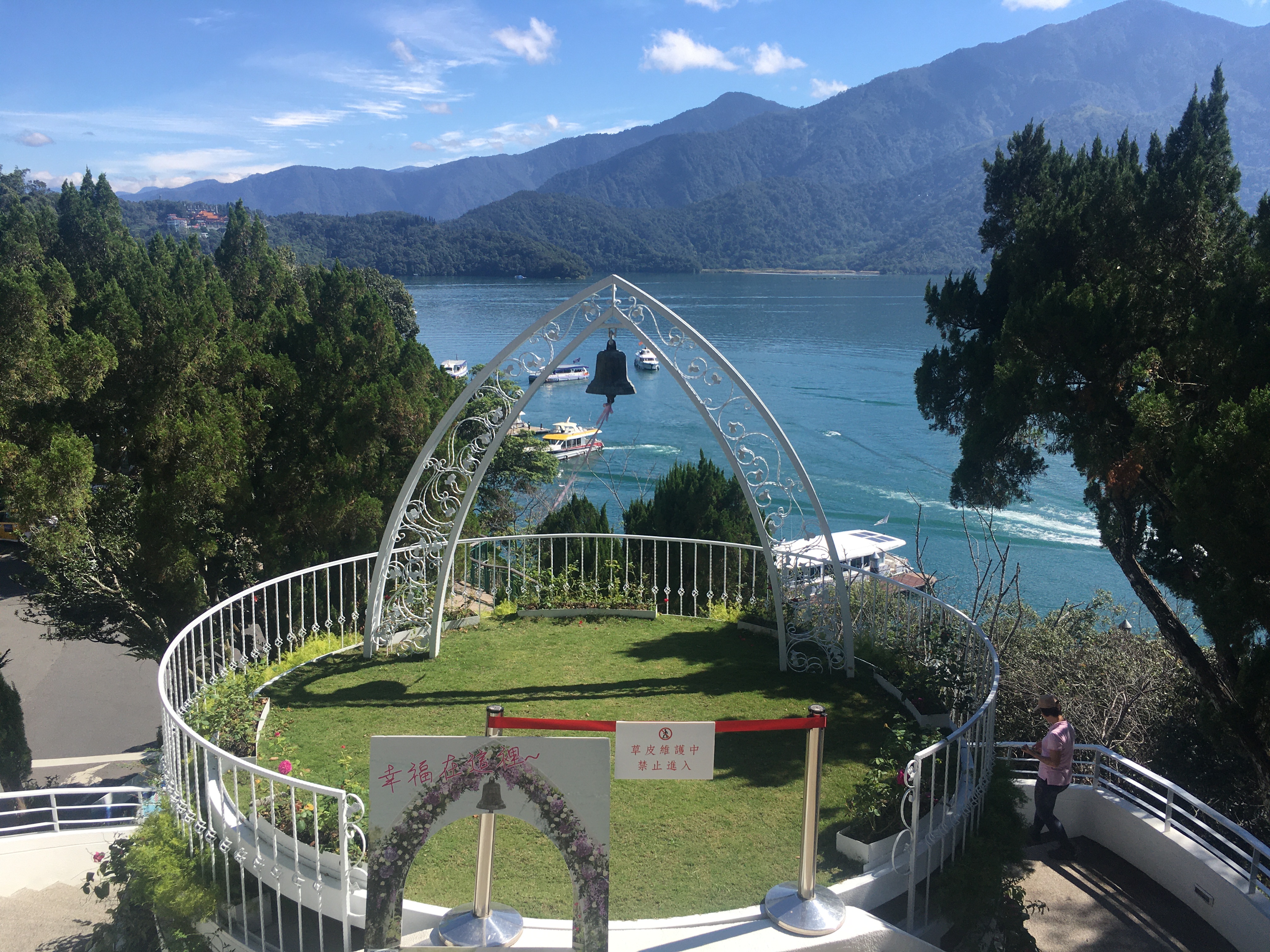 일월담-교회-정원